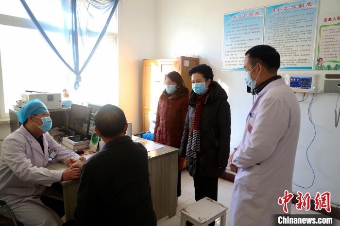 全國政協(xié)委員戴秀英：村醫(yī)越來越少，出路在哪？