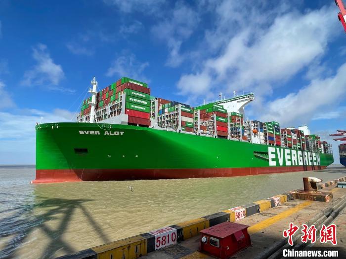 單船運(yùn)能“天花板”不斷打破上?？诎丁按蟠?jīng)濟(jì)”方興未艾