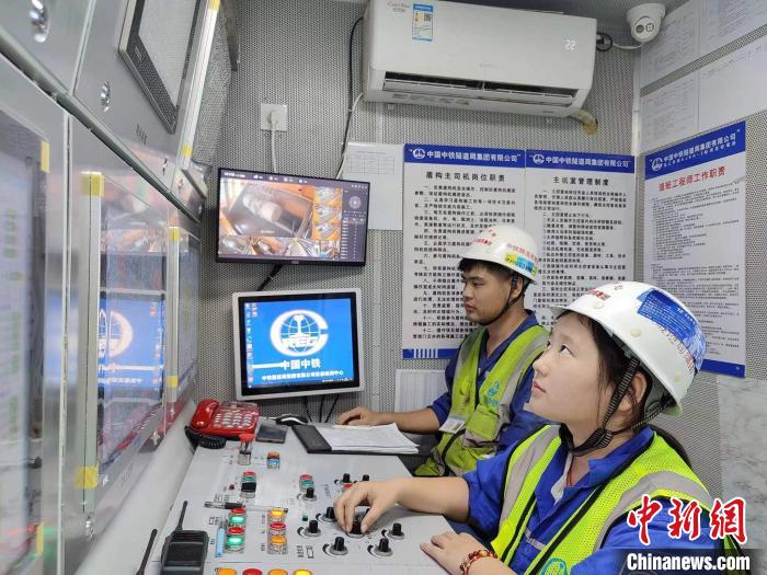 中國最大水壓、最大埋深海底隧道工程建設(shè)快速推進(jìn)