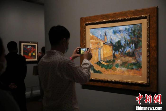 “現(xiàn)代藝術(shù)100年——意大利國家現(xiàn)當(dāng)代美術(shù)館珍藏”藝術(shù)大展?！埡鄠?攝