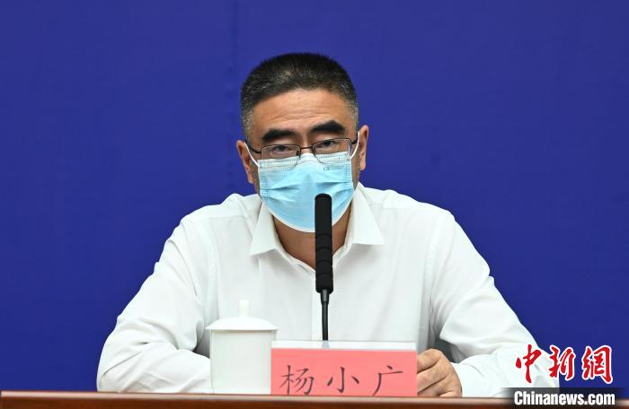 成都市政府副秘書長、市衛(wèi)健委主任楊小廣?！“苍?攝