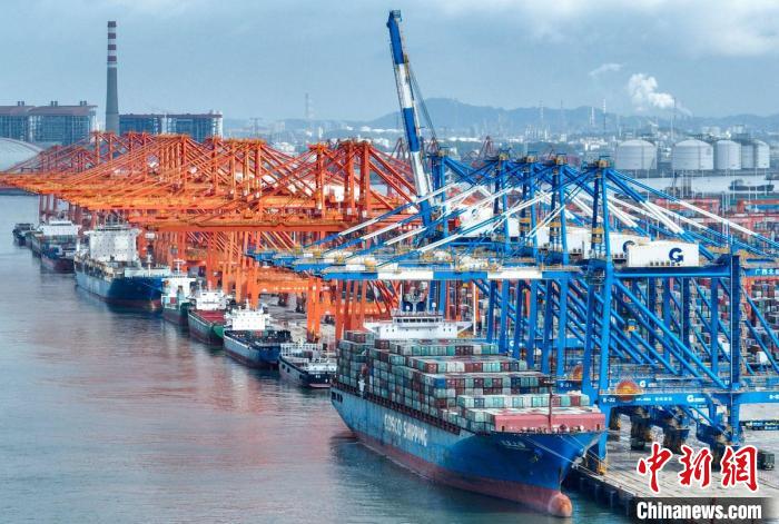 圖為北部灣港欽州自動(dòng)化集裝箱碼頭。　敖帥昌 攝