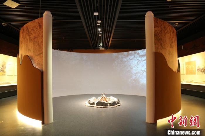 周口店遺址是迄今為止世界上同時(shí)期古人類遺址中，材料最豐富、最全面和最具代表性的一處遺址?！√胁┪镳^供圖