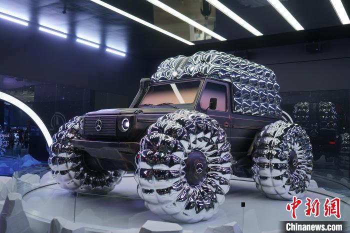 圖為梅賽德斯-奔馳和時(shí)尚品牌盟可睞(Moncler)共同設(shè)計(jì)的“Project MONDO G”?！⑿?攝