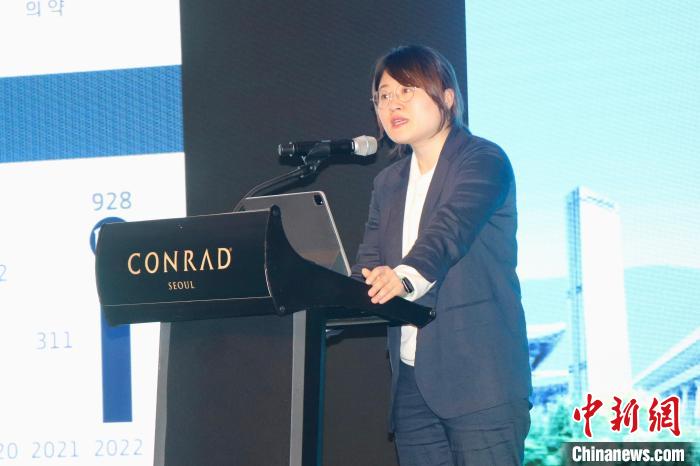 韓國大韓貿(mào)易投資振興公社外國投資監(jiān)察辦公室科長樸金蘭致辭?！∪f佳欣 攝