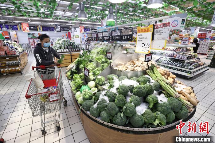 30年間，購物方式從“手推車”到“一鍵購”，美特好見證著山西超市經(jīng)濟(jì)的變遷?！?jiān)?攝