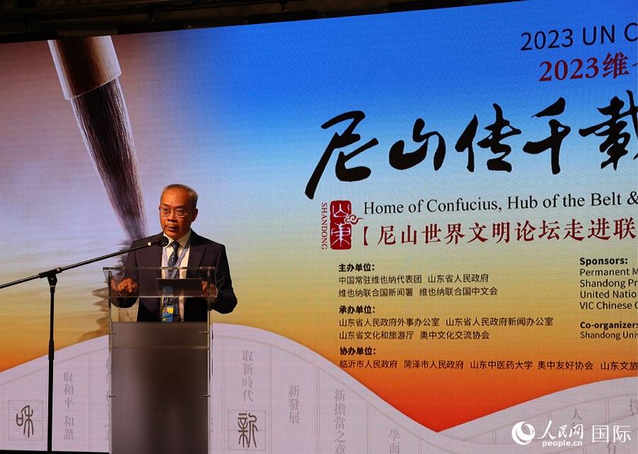 李松大使在中文日開(kāi)幕式上致辭。人民網(wǎng)記者 劉仲華攝