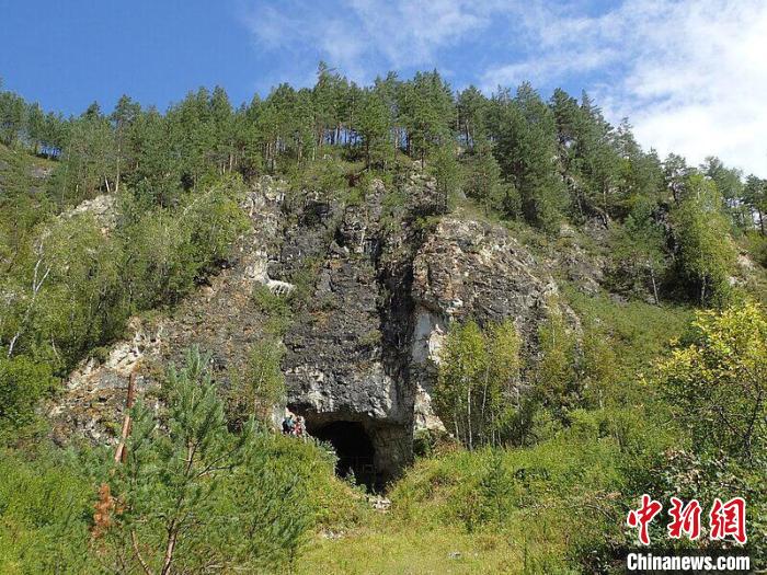 丹尼索瓦洞的入口(圖片來自Richard G. Roberts)?！∈┢樟指瘛ぷ匀?供圖