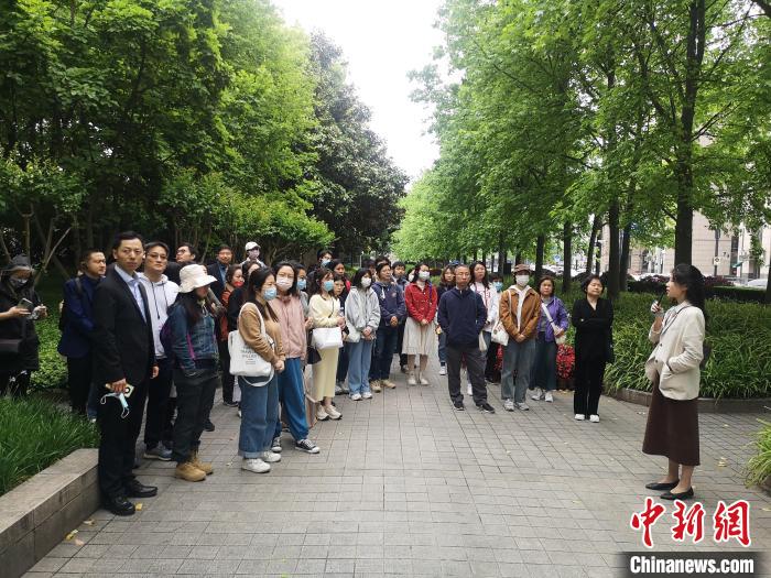 活動(dòng)現(xiàn)場(chǎng)?！》队畋?攝