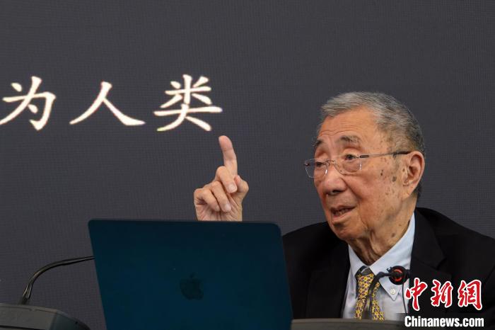 高能論壇上，丁肇中先生與現(xiàn)場聽眾交流?！?lt;a target='_blank' href='/'><p  align=