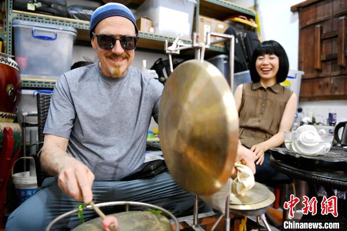 代表團(tuán)成員在漳州木偶表演館開展文化藝術(shù)交流活動?！埥鸫?攝