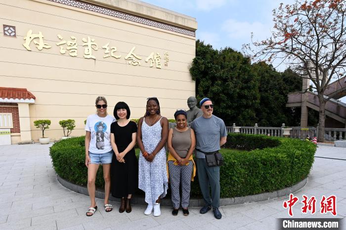 代表團(tuán)成員參訪林語堂紀(jì)念館。　張金川 攝