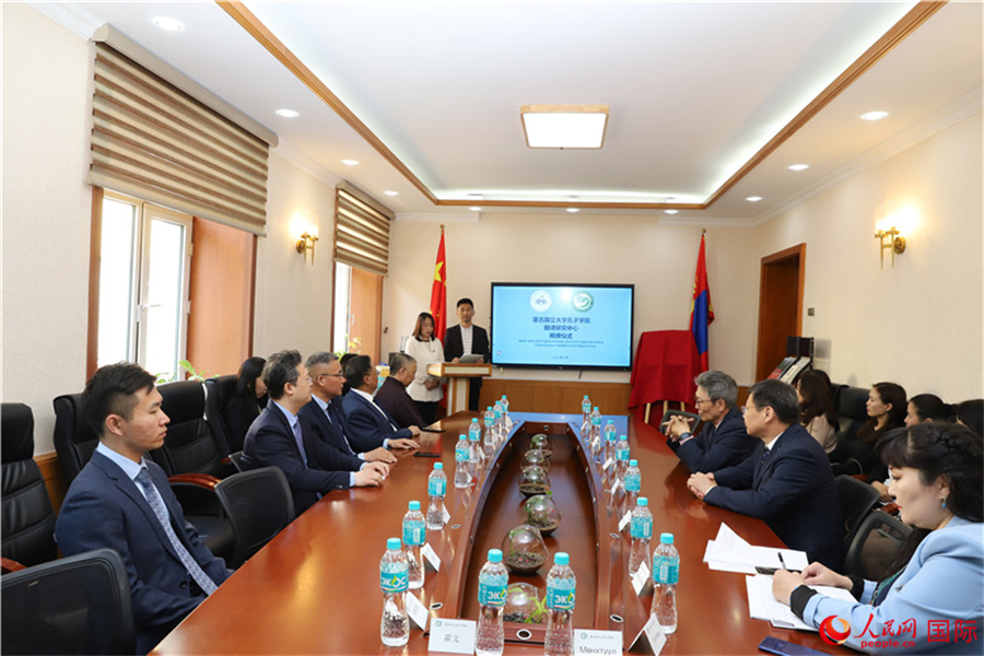 翻譯研究中心揭牌儀式現(xiàn)場。人民網(wǎng)記者 霍文攝