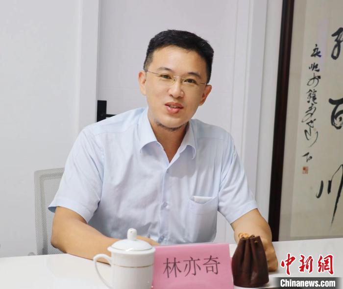 臺灣創(chuàng)新聯(lián)合建筑協(xié)會理事長林亦奇講述設(shè)立驛站愿景。　吳允杰 攝