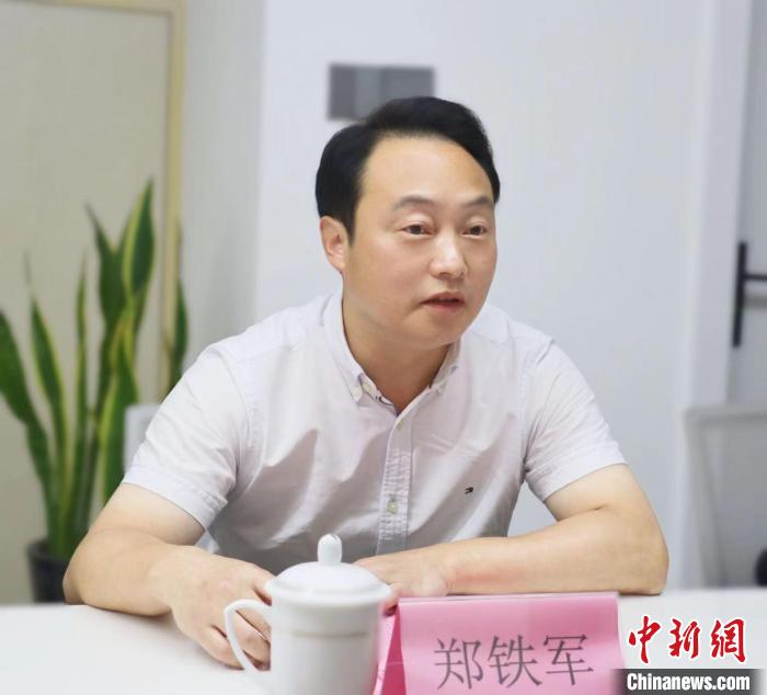 寧德市臺港澳辦主任鄭鐵軍講話?！窃式?攝