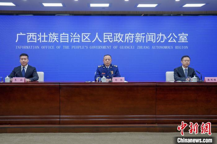 圖為發(fā)布會(huì)現(xiàn)場(chǎng)?！⊥跻哉?攝