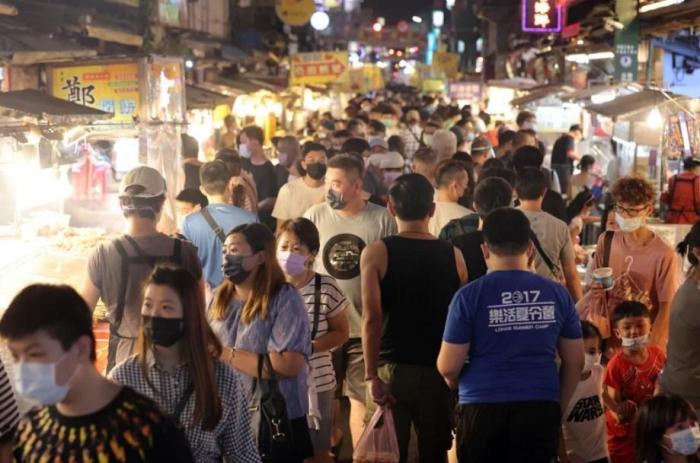 冰粉、雙皮奶、螺螄粉……臺(tái)網(wǎng)友發(fā)帖：臺(tái)灣街頭越來(lái)越多大陸小吃