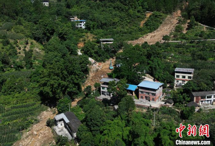 圖為航拍重慶萬州救援現(xiàn)場?！￡惓?攝