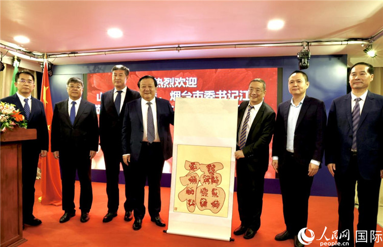 參加座談會(huì)的主要嘉賓合影留念。人民網(wǎng)記者宋亦然攝