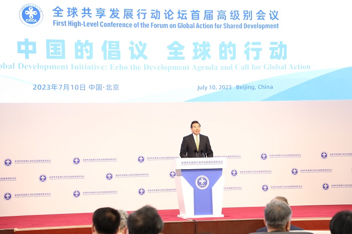 中國(guó)國(guó)家國(guó)際發(fā)展合作署署長(zhǎng)羅照輝出席全球共享發(fā)展行動(dòng)論壇首屆高級(jí)別會(huì)議開(kāi)幕式并發(fā)表歡迎致辭。中國(guó)國(guó)家國(guó)際發(fā)展合作署供圖