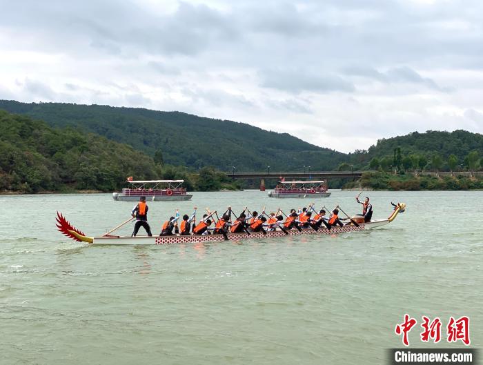 圖為龍舟賽活動?！￡愳o 攝