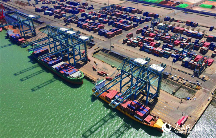 黃驊港綜合港區(qū)航拍圖。人民網(wǎng) 周博攝