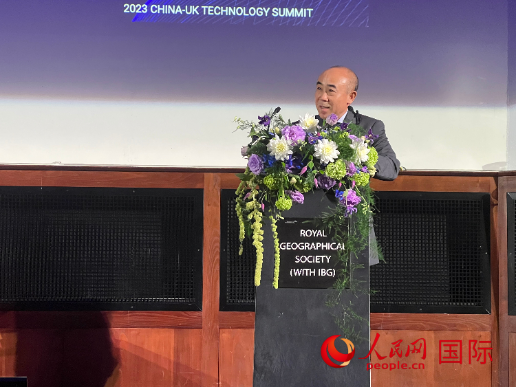 中國駐英國使館科技公參丁明勤發(fā)表致辭。人民網(wǎng)記者 周卓斌攝