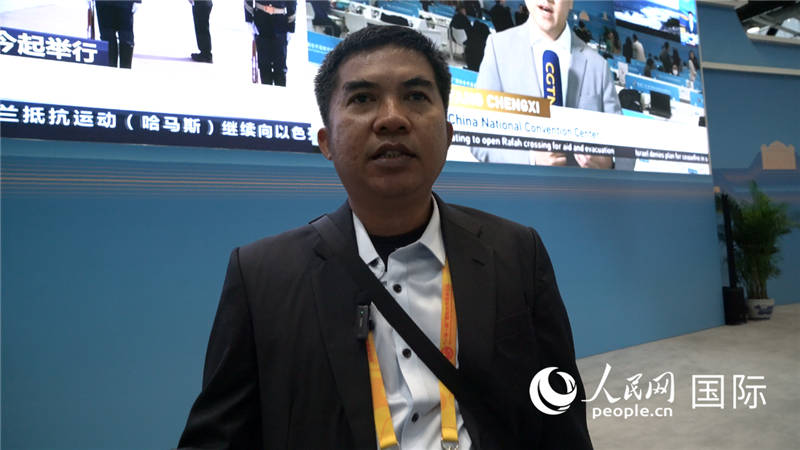 印尼《辛加朗綜合日?qǐng)?bào)》記者班邦·蘇利斯提奧（Bambang Sulistio）與記者交談。人民網(wǎng) 楊春燕攝