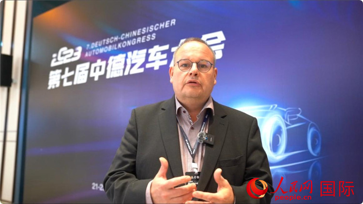 薩爾州經(jīng)濟發(fā)展局局長斯特凡·施魏策爾接受人民網(wǎng)采訪。人民網(wǎng) 劉動攝