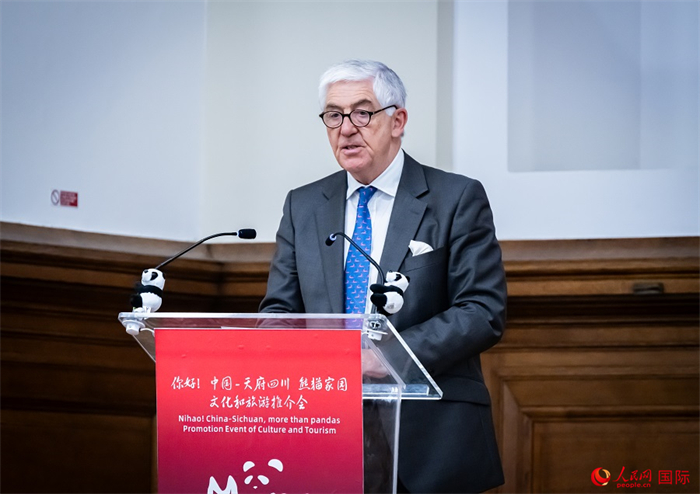 英中商業(yè)發(fā)展中心主席約翰·麥克萊恩致辭。人民網(wǎng) 郭錦標(biāo)攝