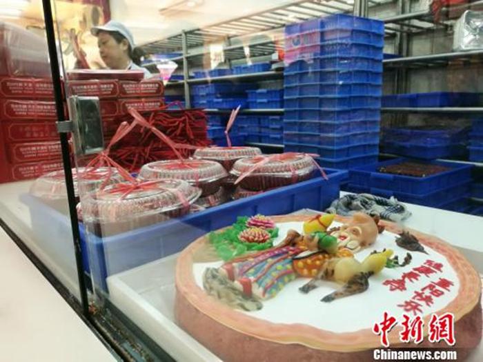 資料圖：等待銷售的重陽(yáng)糕?！＄娚?攝