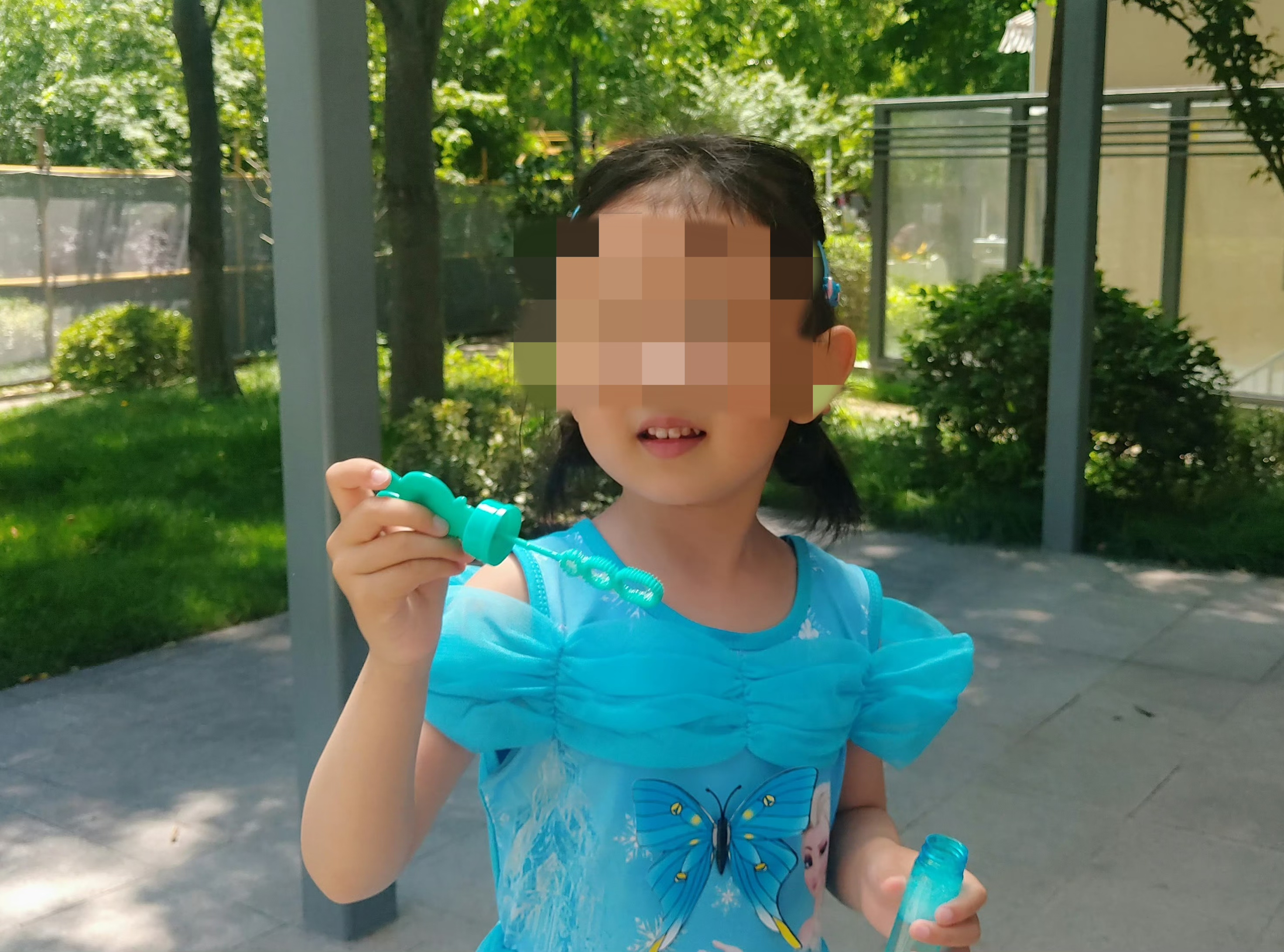 海灘失蹤女童。圖源：女童家人社交賬號