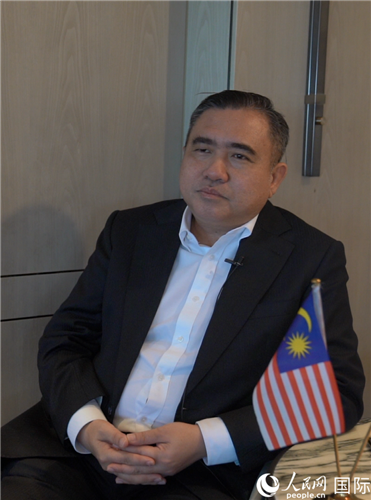 馬來西亞交通部部長陸兆福在接受人民網(wǎng)專訪。人民網(wǎng) 張文捷攝