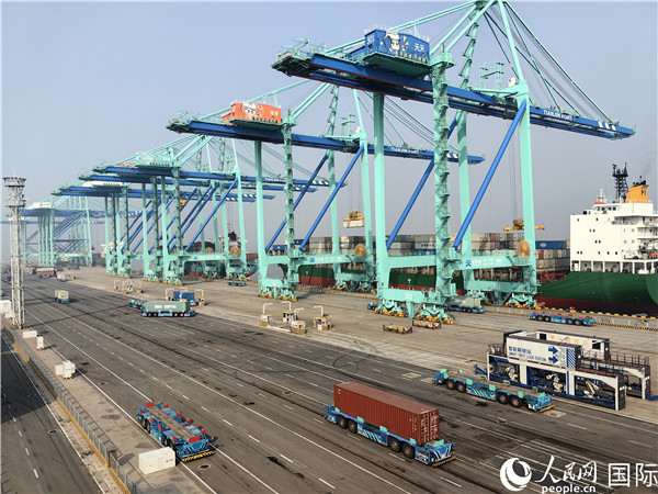 天津港北疆港區(qū)C段智能化集裝箱碼頭。人民網(wǎng)記者 符園園攝
