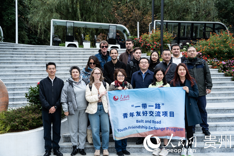 合影留念。人民網(wǎng) 陽(yáng)茜攝