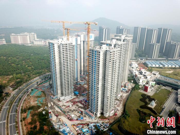 廣州一在建樓盤。 范少鵬 攝