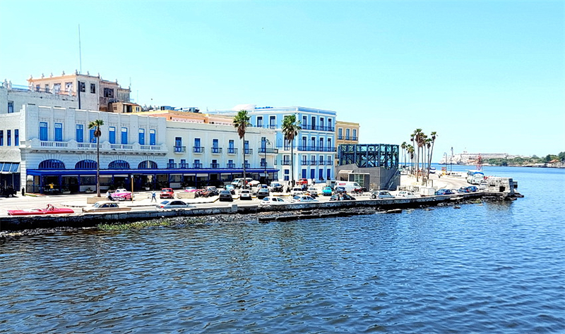 連接哈瓦那新老城區(qū)的海濱大道。于世文攝