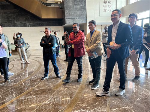   （外媒記者參觀中國(guó)藥都中醫(yī)藥博物館。中國(guó)經(jīng)濟(jì)周刊記者 郭志強(qiáng) 攝）