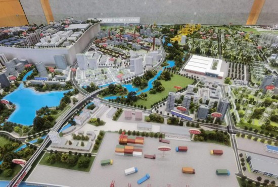 　　清水塘新能源裝備產業(yè)新城沙盤模型。本報記者 常雯宜攝