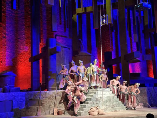 　　《天釀》演出場(chǎng)景。本報(bào)記者劉書(shū)文攝