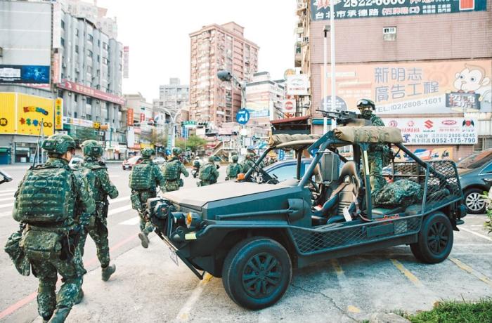 圖為2021年臺陸軍特種作戰(zhàn)指揮部在演習(xí)。圖片來源：臺灣《中國時報》。