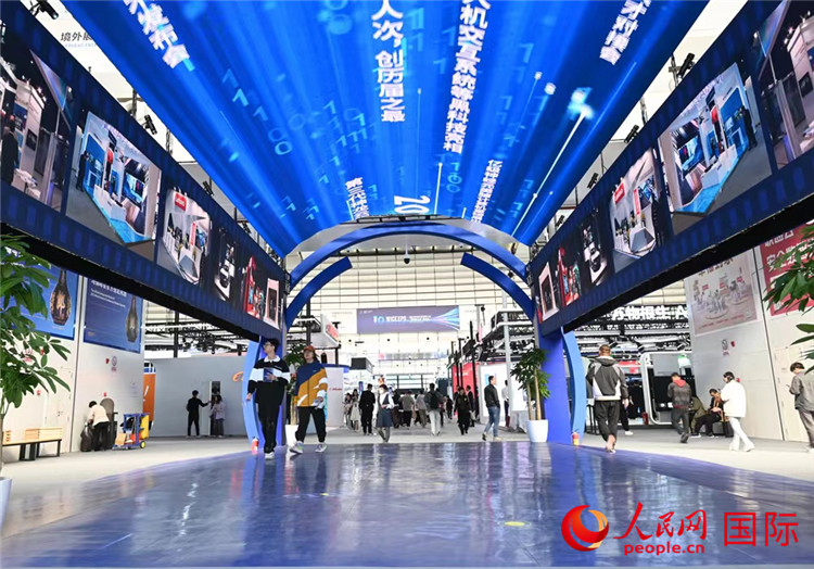 11月7日上午，2023年世界互聯(lián)網(wǎng)大會“互聯(lián)網(wǎng)之光”博覽會在浙江烏鎮(zhèn)開幕。人民網(wǎng)記者 葉賓得攝