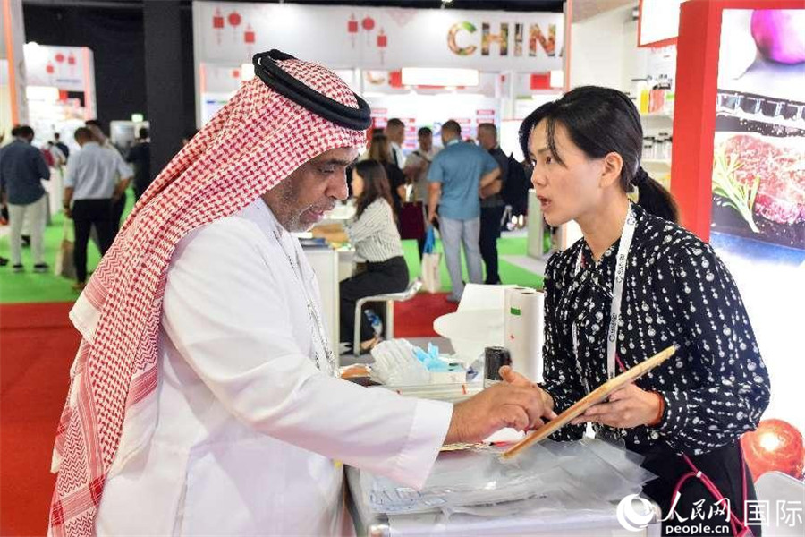 參展商交流。人民網(wǎng)塔里克·易卜拉欣攝