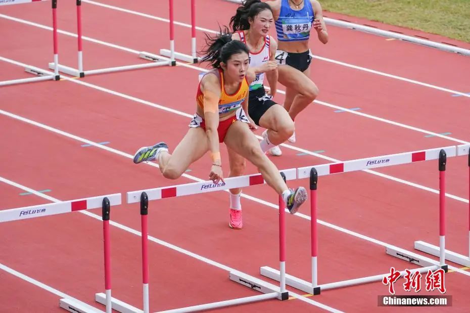 圖為吳艷妮在10日的比賽中。陳冠言 攝