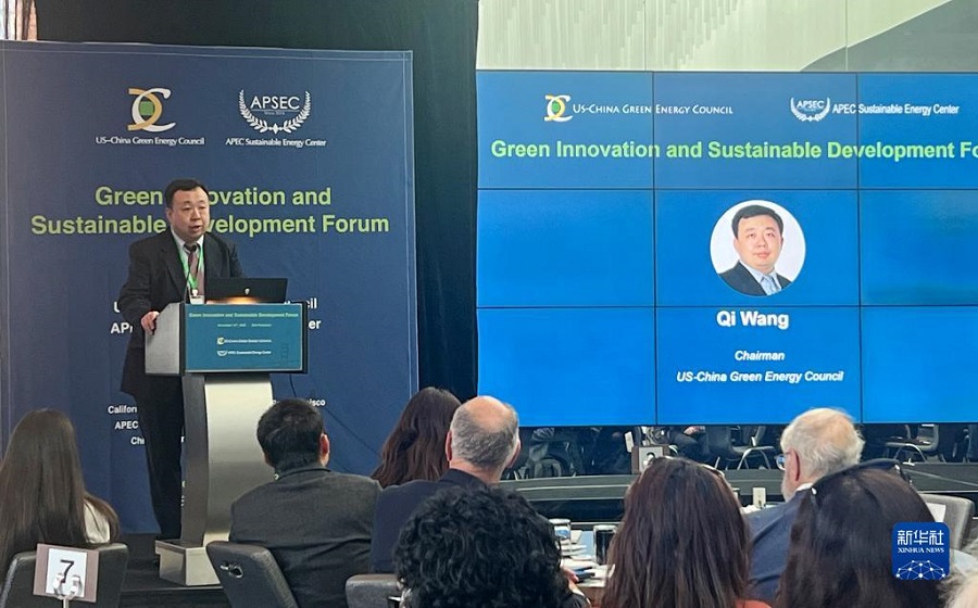11月13日，美中綠色能源促進(jìn)會(huì)會(huì)長王麒在舊金山舉行的“綠色創(chuàng)新與可持續(xù)發(fā)展論壇”上發(fā)言。新華社記者 譚晶晶 攝
