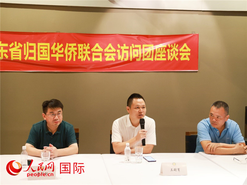 中國駐里約總領(lǐng)館副總領(lǐng)事王尉育（中）在座談會上致辭。人民網(wǎng)記者 陳海琪攝