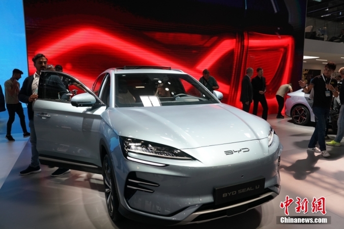 2023年德國(guó)國(guó)際汽車及智慧出行博覽會(huì)(IAA mobility)(亦簡(jiǎn)稱慕尼黑國(guó)際車展)將于9月5日正式開(kāi)幕。在9月4日舉行的媒體日，記者看到諸品牌紛紛攜“拳頭”產(chǎn)品亮相。圖為當(dāng)日比亞迪SEAL U在歐洲首秀。<a target='_blank' href='/'><p  align=