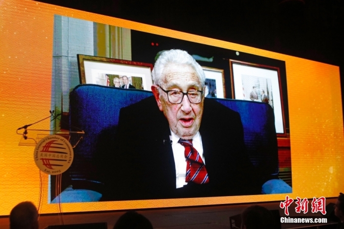 資料圖為當?shù)貢r間2023年1月18日晚，美國中國總商會(CGCC)在紐約舉行2023年中國農歷新年晚宴。圖為美國前國務卿亨利·基辛格以視頻方式致辭。<a target='_blank' href='/'><p  align=