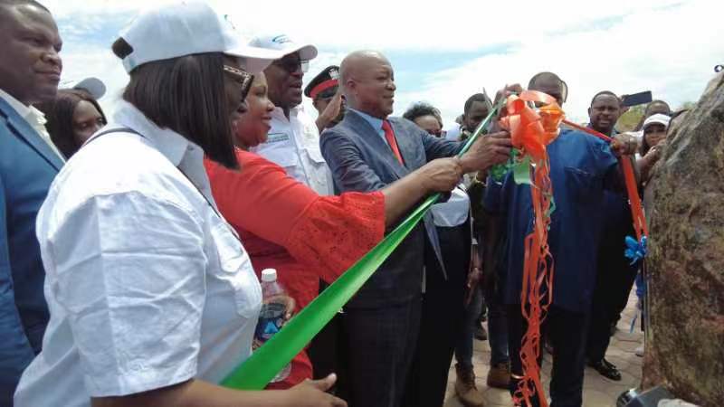 嘉賓為學(xué)校剪彩。主辦方供圖