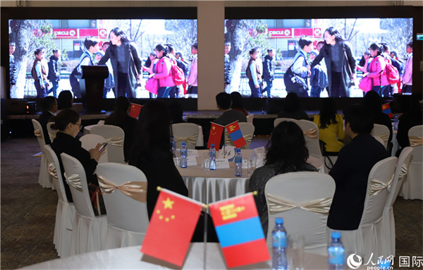 12月1日，活動(dòng)現(xiàn)場(chǎng)播放防治結(jié)核病宣傳短片。人民網(wǎng)記者 霍文攝